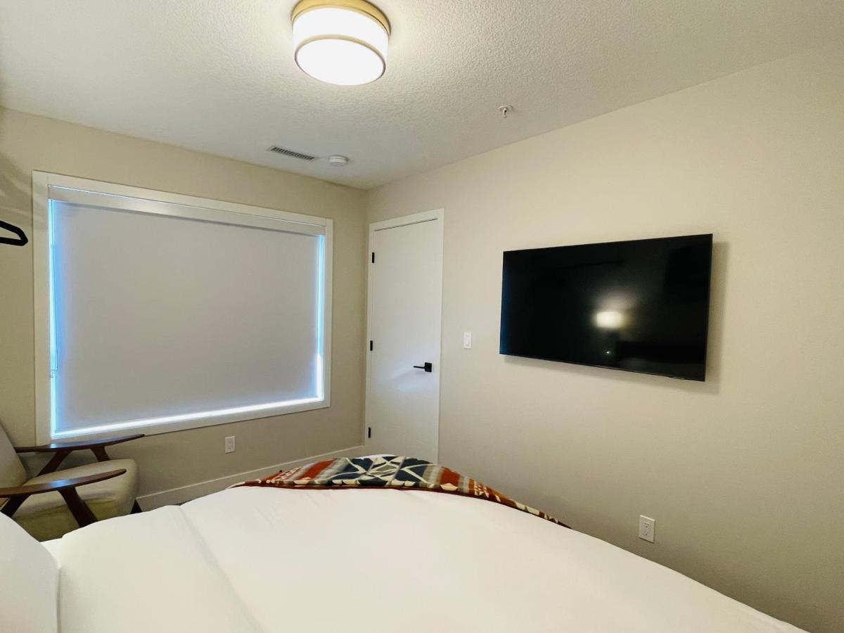Joe'S Contemporary 2 King Bedrooms Vacation Home In キャンモア エクステリア 写真