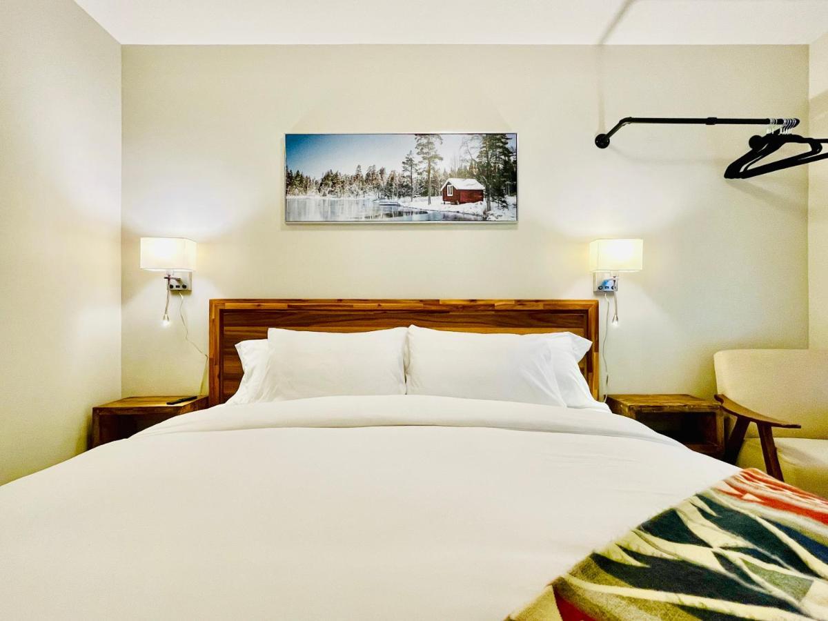 Joe'S Contemporary 2 King Bedrooms Vacation Home In キャンモア エクステリア 写真