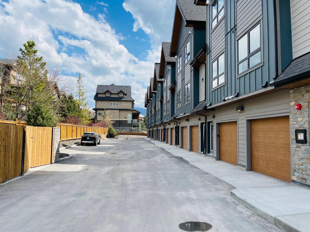 Joe'S Contemporary 2 King Bedrooms Vacation Home In キャンモア エクステリア 写真