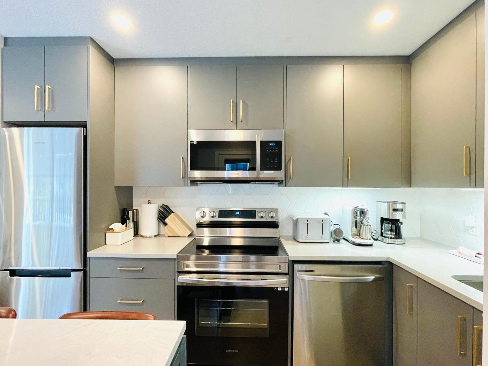 Joe'S Contemporary 2 King Bedrooms Vacation Home In キャンモア エクステリア 写真