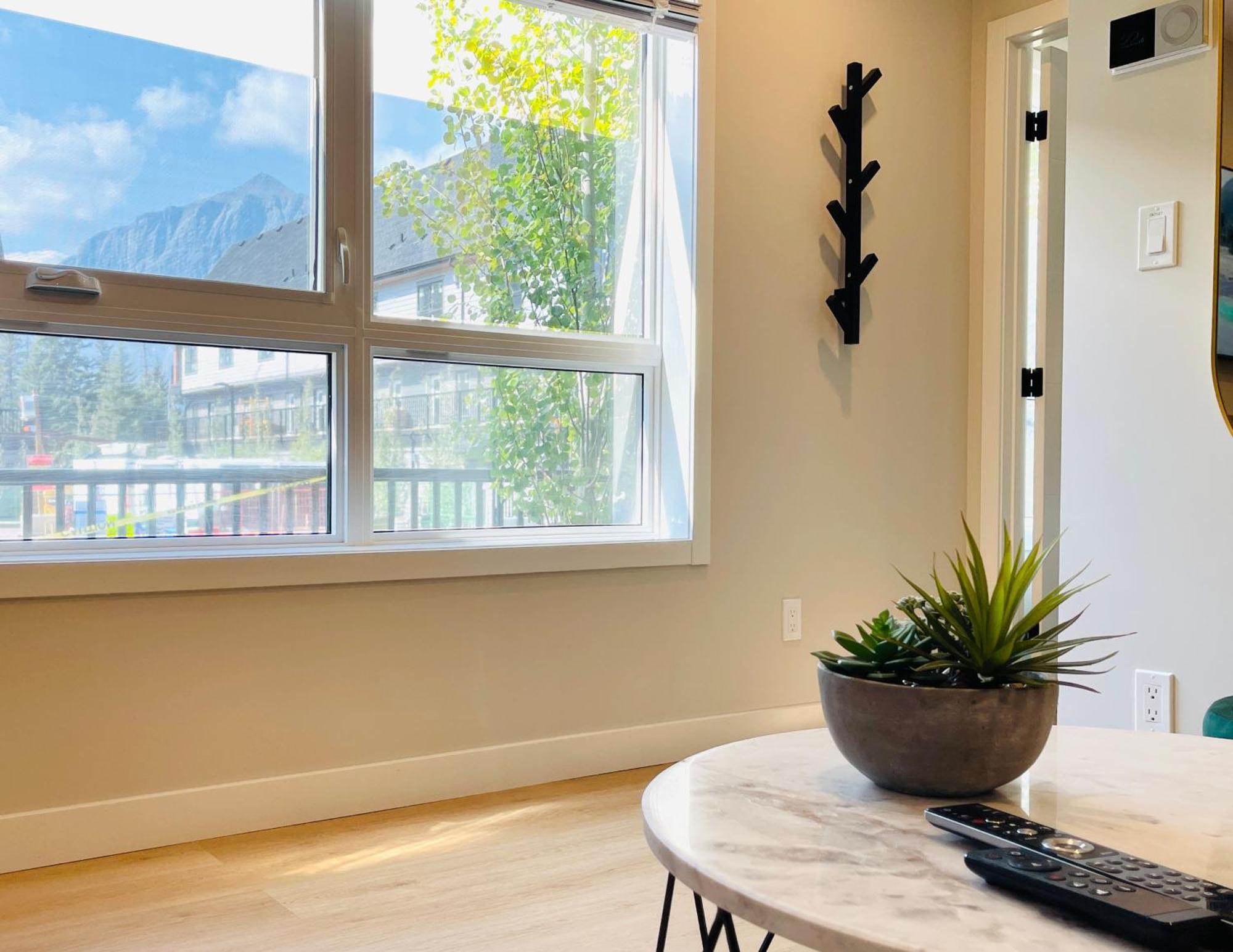 Joe'S Contemporary 2 King Bedrooms Vacation Home In キャンモア エクステリア 写真