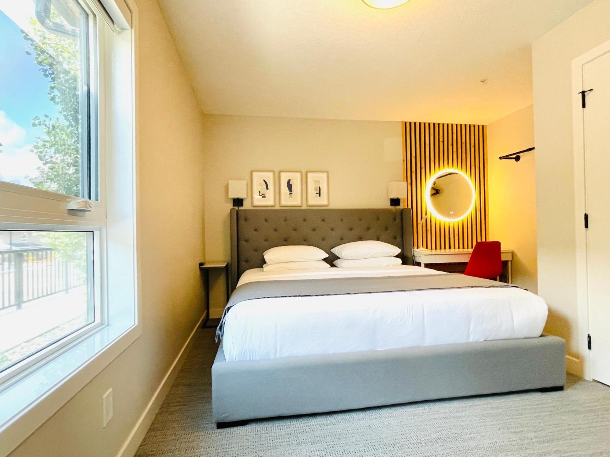 Joe'S Contemporary 2 King Bedrooms Vacation Home In キャンモア エクステリア 写真