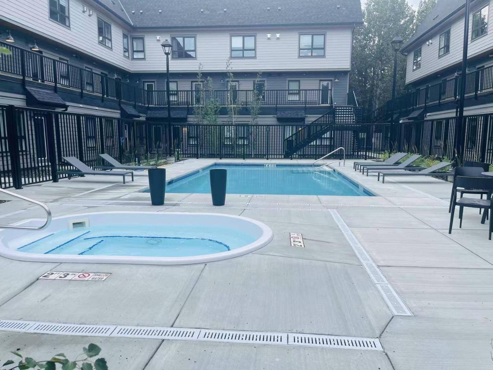 Joe'S Contemporary 2 King Bedrooms Vacation Home In キャンモア エクステリア 写真